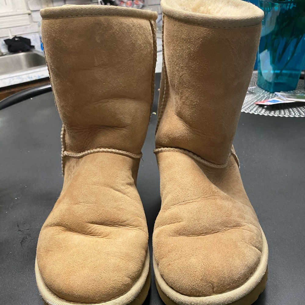 Ugg Classic Short boots Size 8
